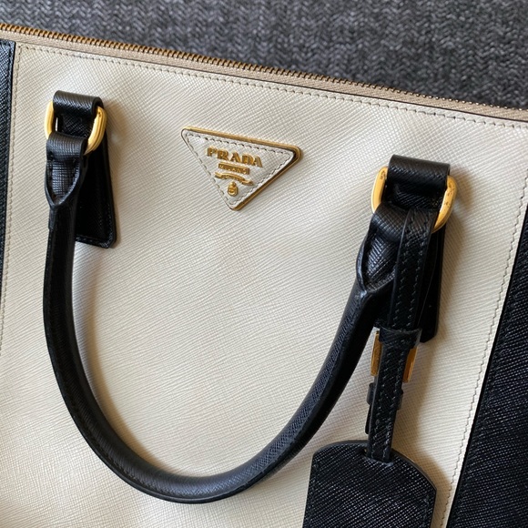 SOLD Prada bicolor medium double zip lux bag - Picture 6 of 9